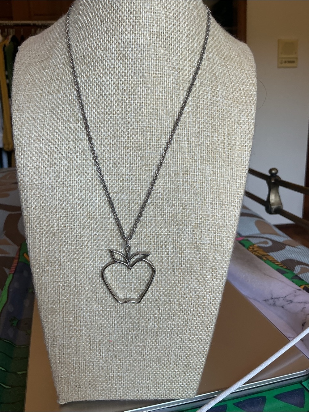 Sarah Coventry Apple Pendant Necklace - Picture 1 of 5